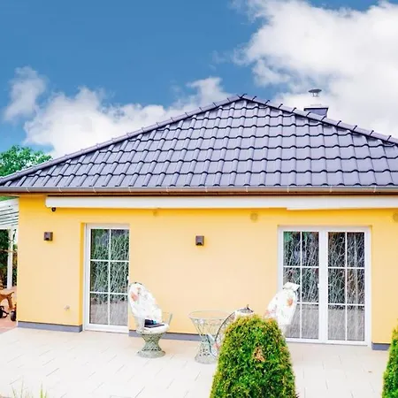 Haeuschen Am Waldrand *