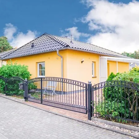 Häuschen Am Waldrand Ferienhaus *