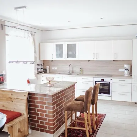 Haeuschen Am Waldrand