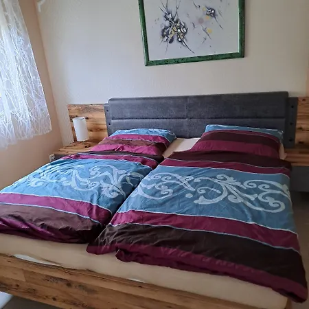 Haeuschen Am Waldrand بيت للعطل *