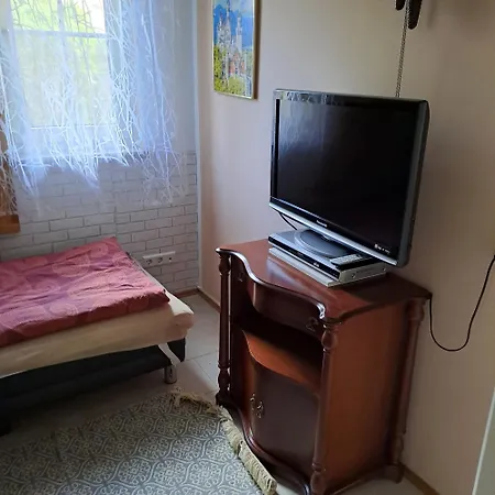 Haeuschen Am Waldrand