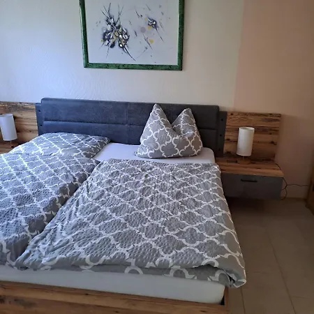 Haeuschen Am Waldrand تويبيتز