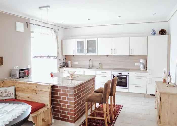 Haeuschen Am Waldrand