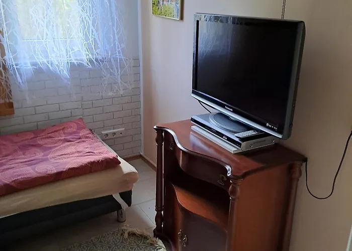 Haeuschen Am Waldrand