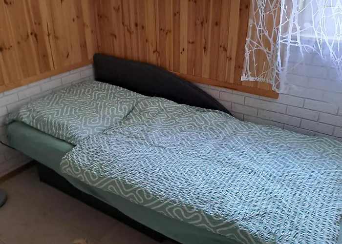 Haeuschen Am Waldrand *